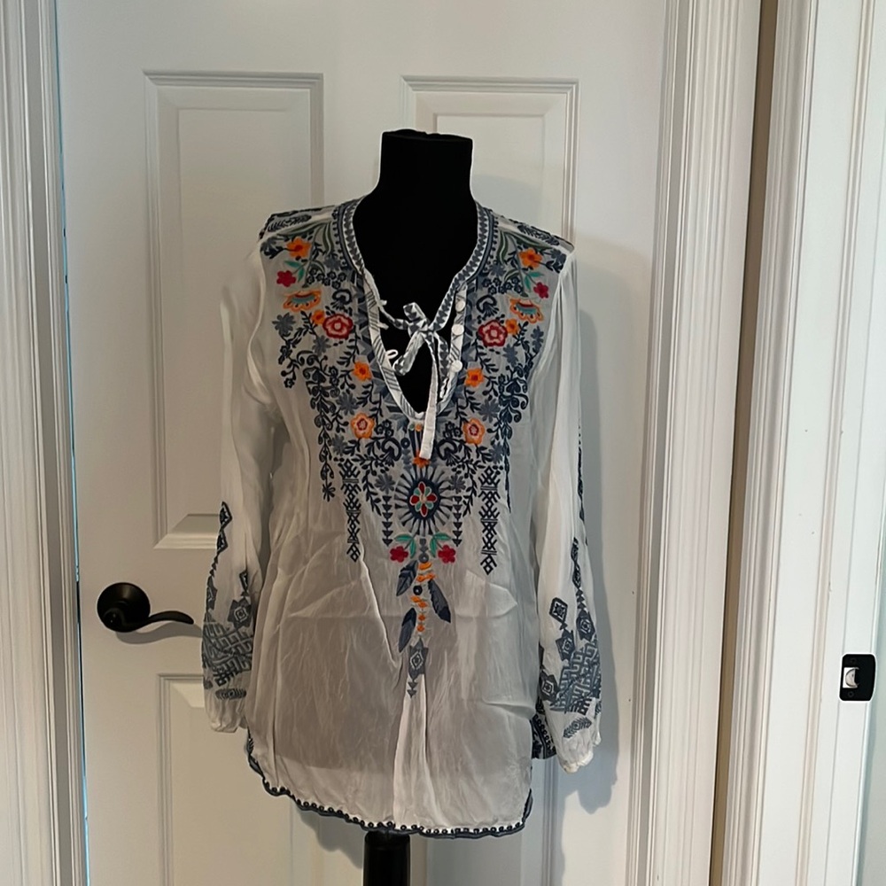 Johnny Was long sleeved white shirt   Size Large
